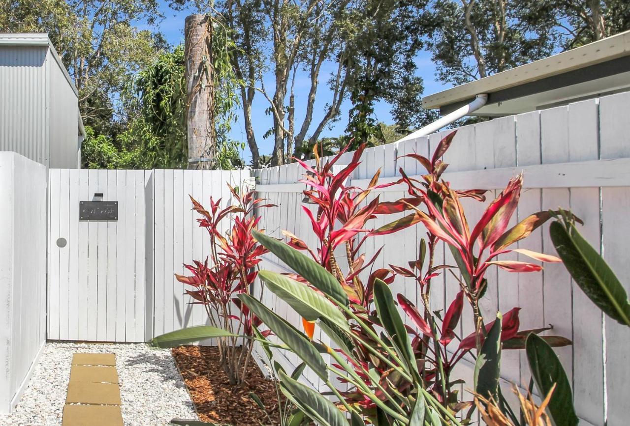 Private Outdoor Spa, Fire Pit, Cinema Room - The Cottage Coolum Beach Exterior foto