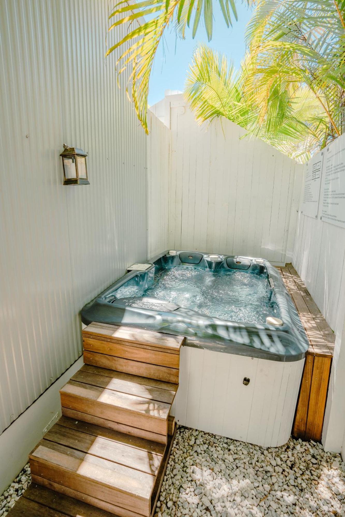 Private Outdoor Spa, Fire Pit, Cinema Room - The Cottage Coolum Beach Exterior foto